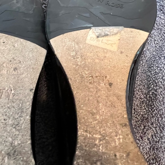 Taryn Rose Heels - Picture 8 of 9